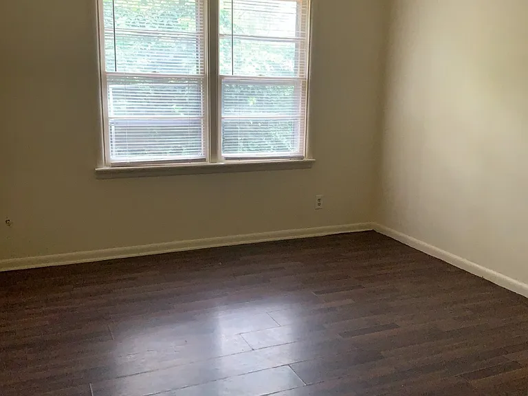 2 bed, 1.0 bath, 800 sqft, $800 — Photo 10