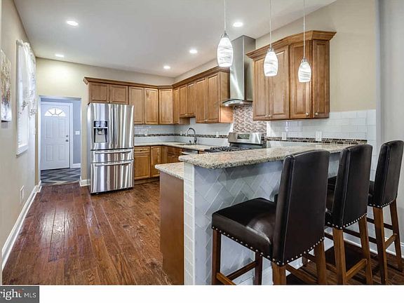3rd image of 3408 Richmond St