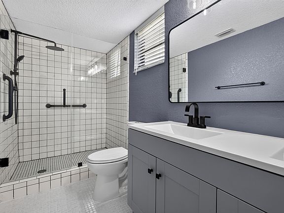 4th image of 6795 Huntington Lane #201