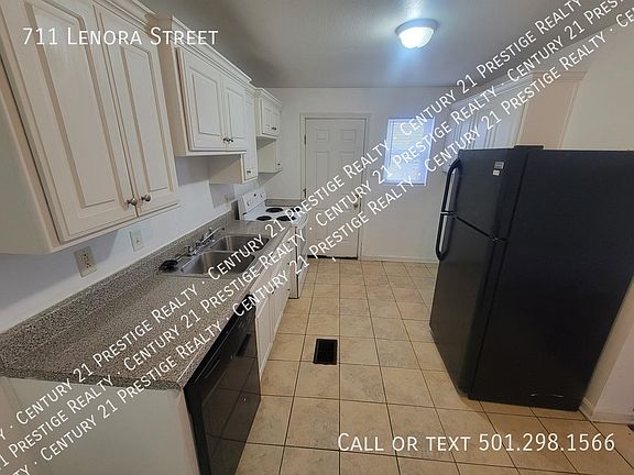 4th image of 711 Lenora St #711