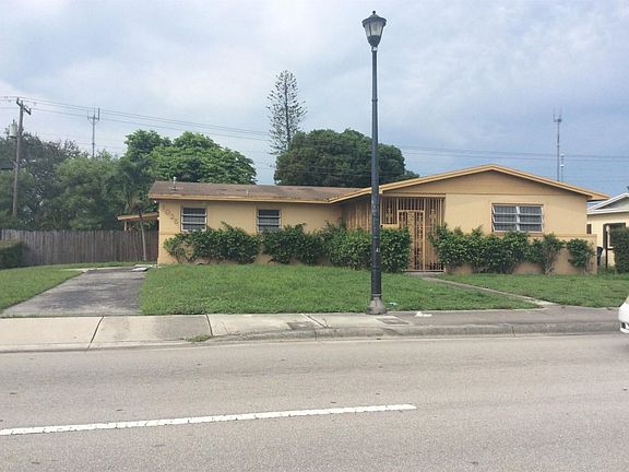 3rd image of 1025 Honeyhill Dr