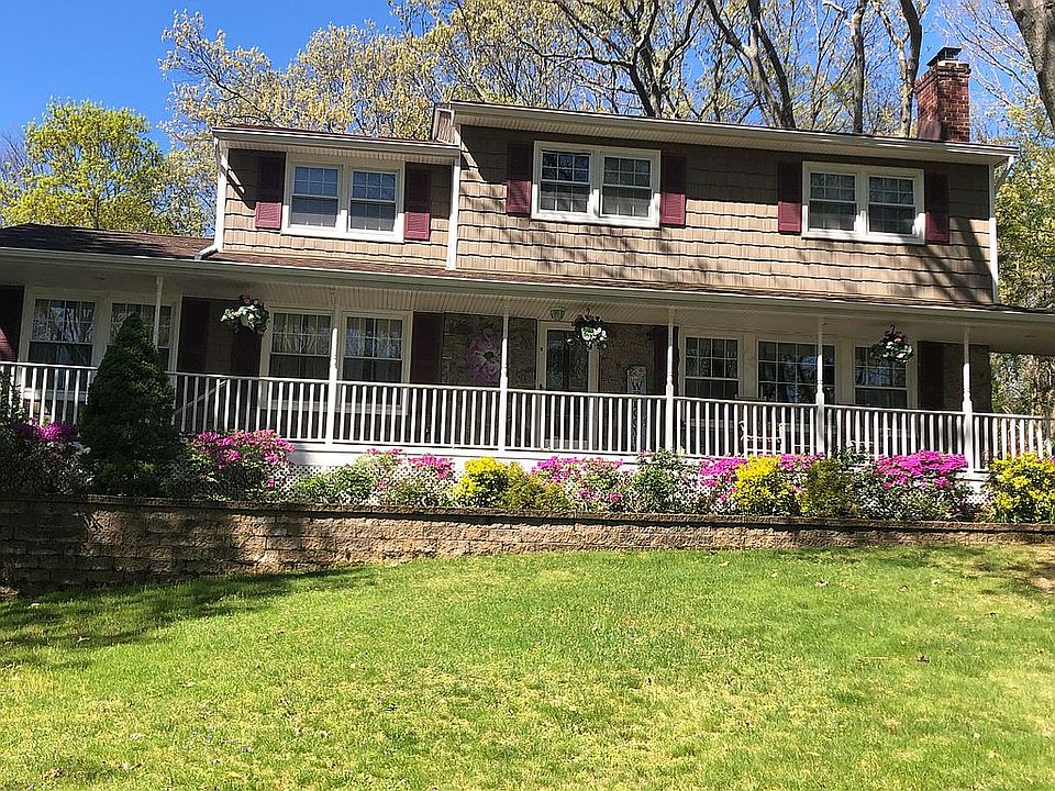 1st image of 26 Dogwood Dr