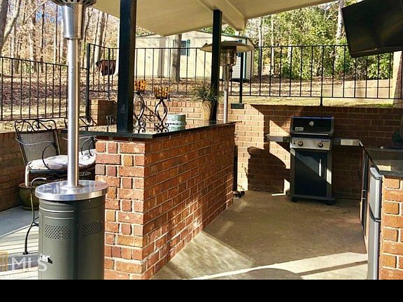 Covered Bar/BBQ Cooking Area