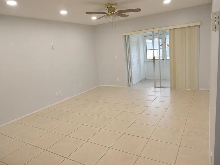 2572 Emory Dr E #J — Photo 16