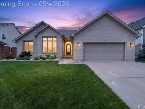 46743 Landings Dr, Macomb, MI 48044