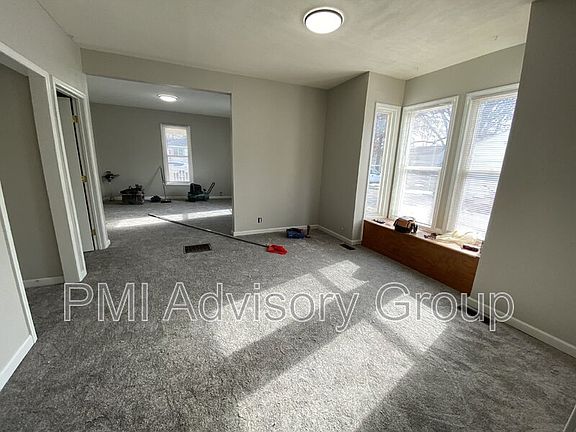 5th image of 1037 NE Winfield Ave
