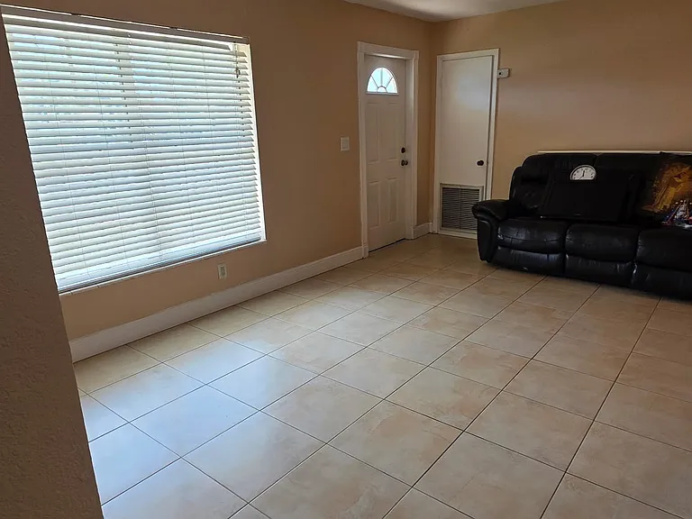 4735 NW 189th Ter — Photo 3