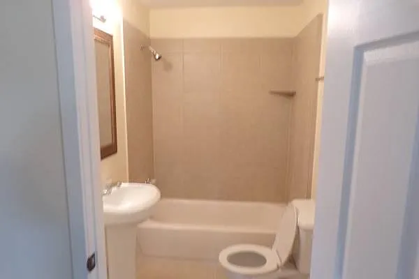 101 E Michalk St #D — Photo 10
