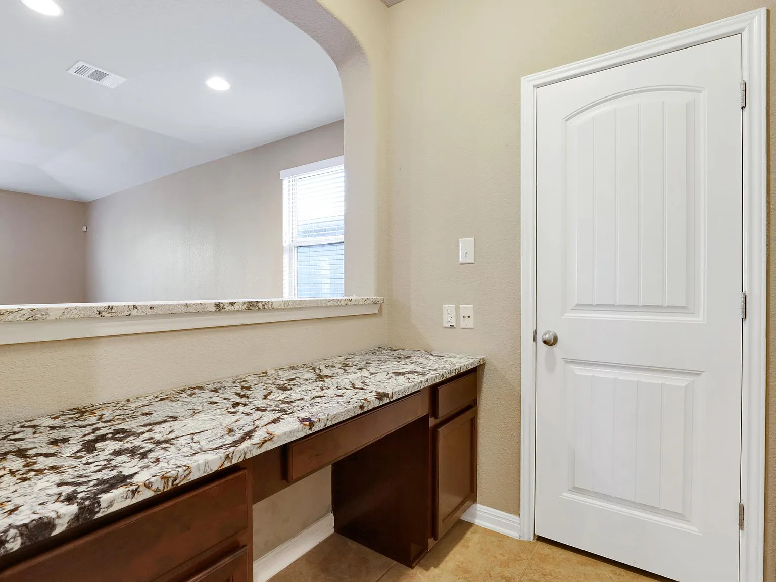 4 bed, 3.5 bath, 2657 sqft, $2,500 — Photo 4