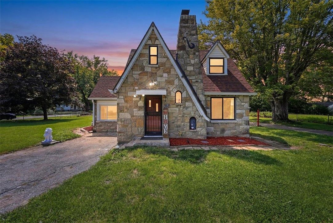 1541 McArthur Ave — Madden Golf Course