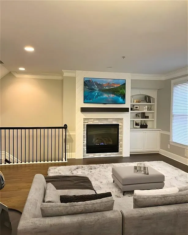 3 bed, 3.5 bath, 2634 sqft, $2,350 — Photo 4