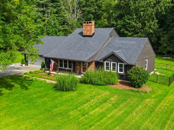 825 W Krislynn Woods Ave, West Terre Haute, IN 47885