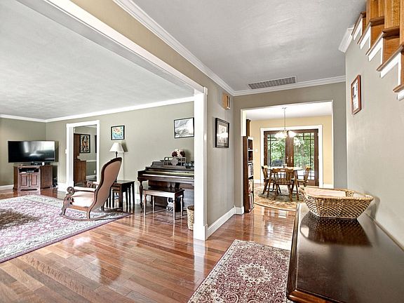 2nd image of 205 Pawnee Dr