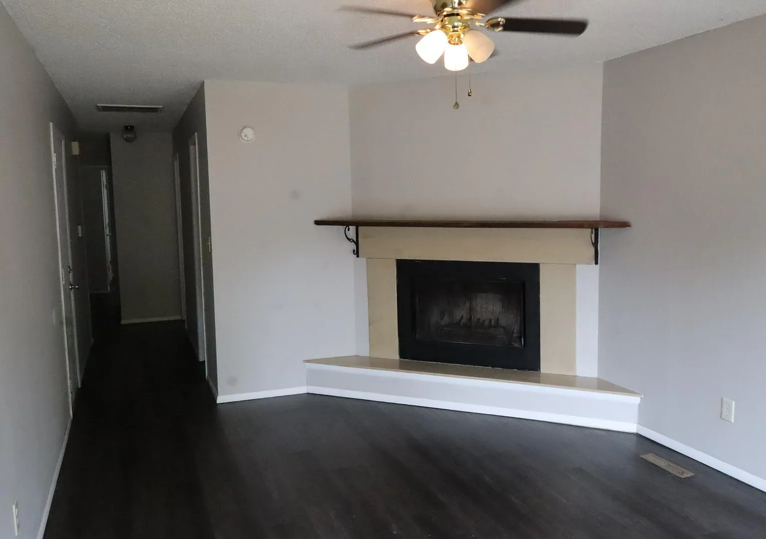 638 West Edgewood Street - 1 — Photo 2