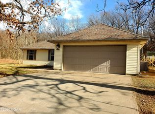 1701 Sally Ann Ave, Neosho, MO 64850