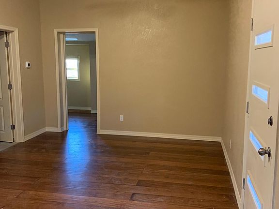 4th image of 2912 Mobile Ave APT B