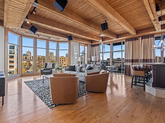 5th image of 541 E Erie STREET #302-2
