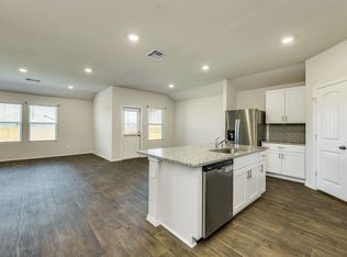 307 N Richland Dr, Lockhart, TX 78644