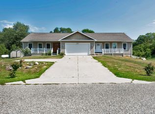 879 Flat River Ct SE, Lowell, MI 49331