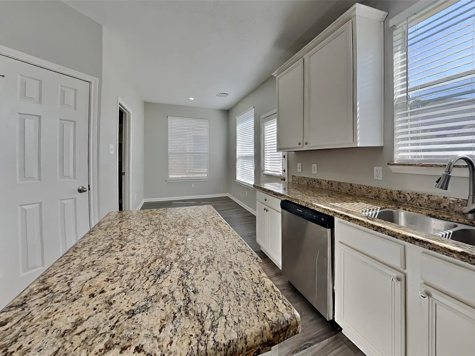 4 bed, 2.5 bath, 2635 sqft, $2,495 — Photo 4