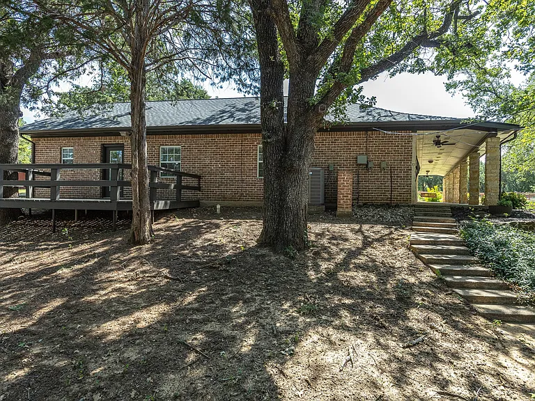 1025 Burchbury Trl — Photo 35
