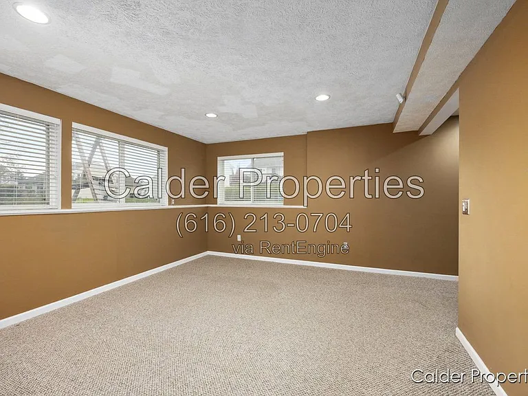 5686 E Falling Leaf Dr SE — Photo 28