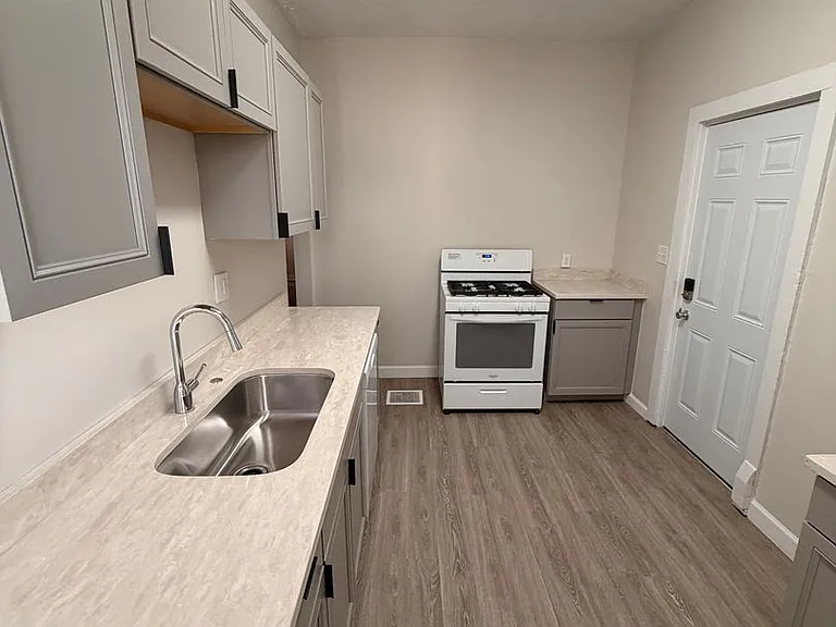 133-133.5 West Aly #10 — Photo 18