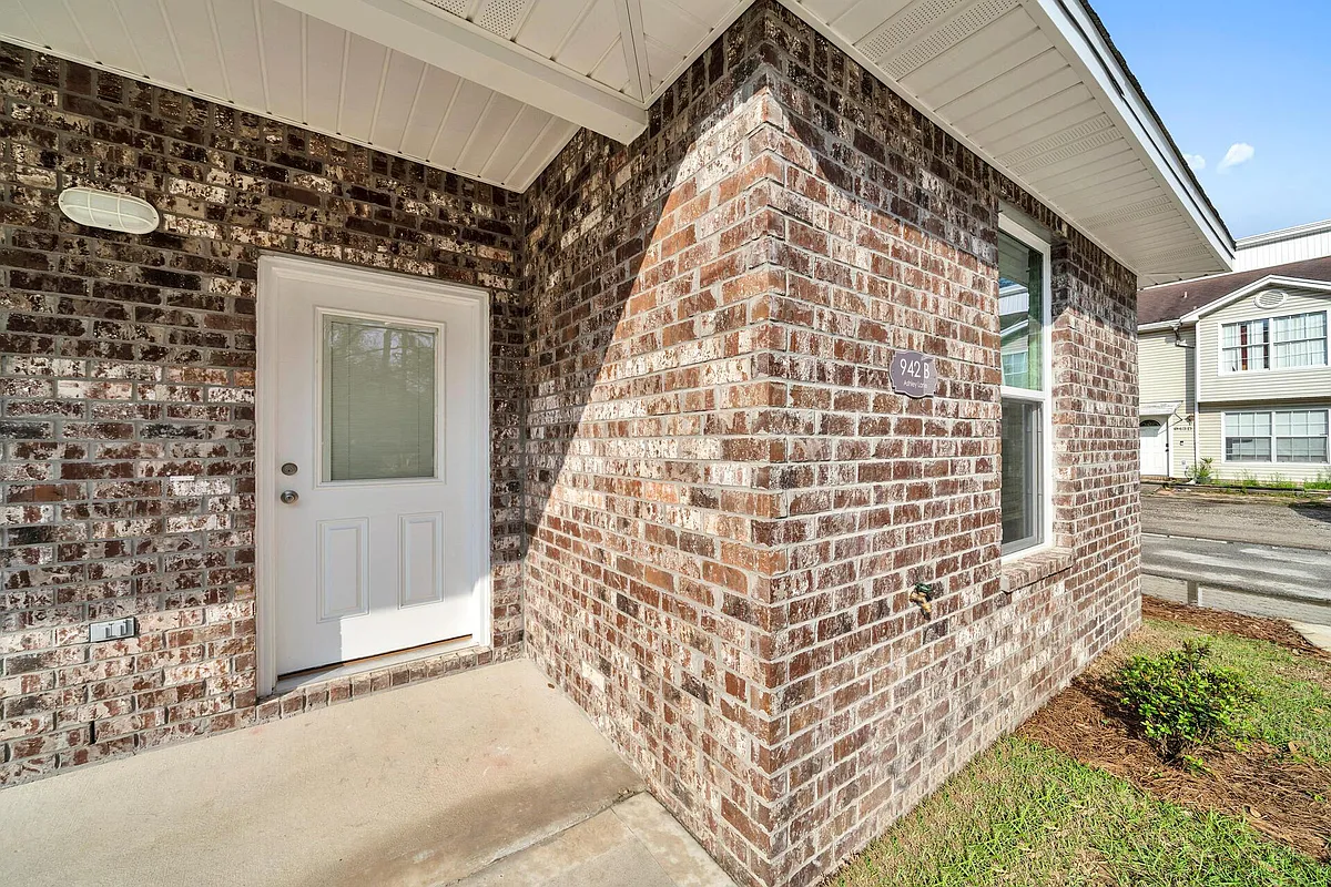Building Photo - 942 Ashley Ln #B