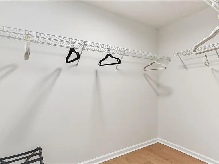 859 Springchase Dr — Photo 16