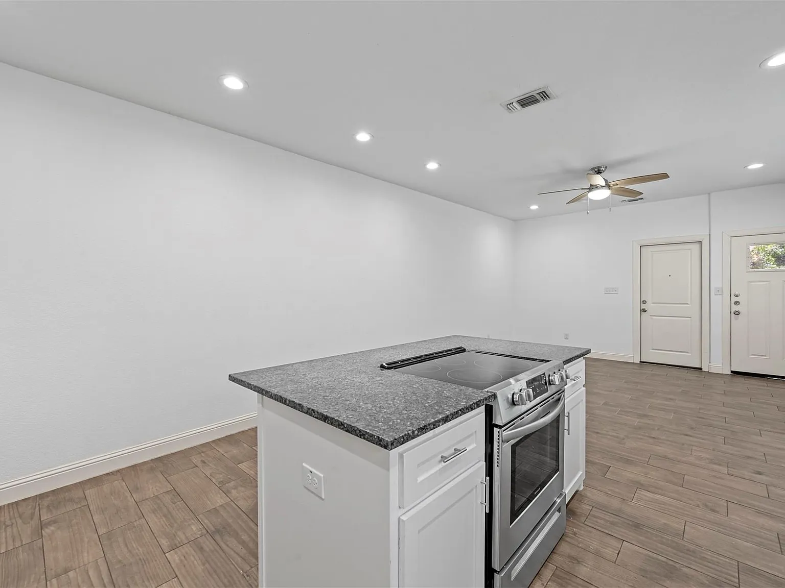 3 bed, 1230 sqft, $1,325 — Photo 4