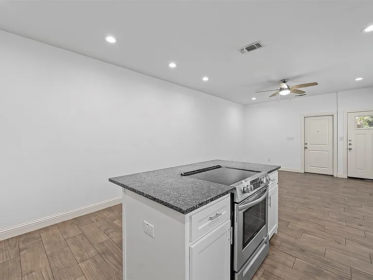 607 E Carter St #607 — Photo 4