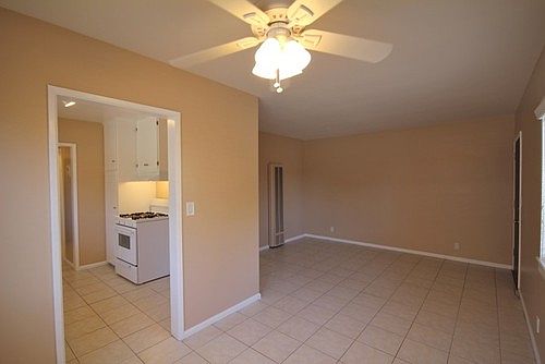 5th image of 427 N Hill Ave APT 2