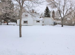 221 2nd St W, Carpio, ND 58725