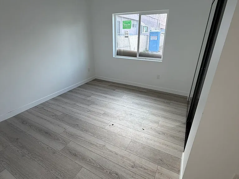 5307 1/2 Templeton St — Photo 6