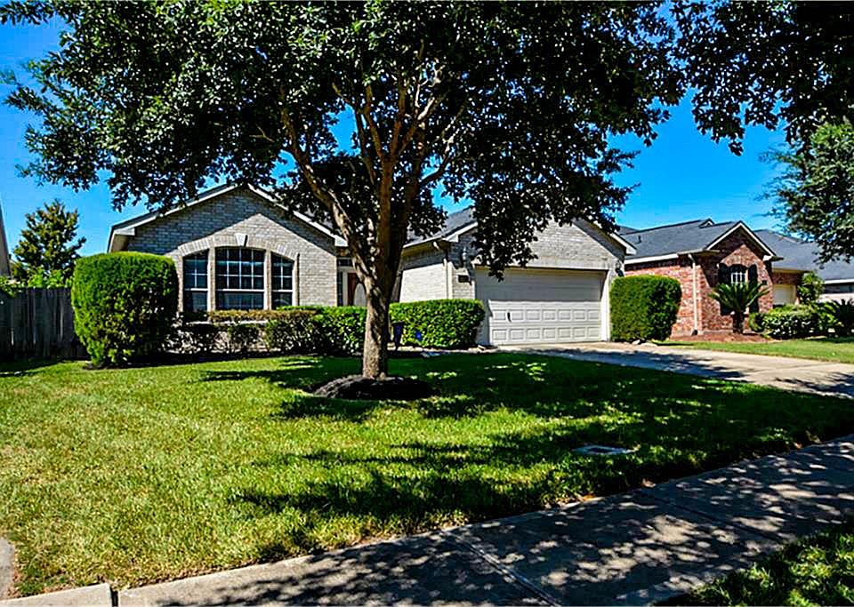 1st image of 307 Riverway Bluff Ln