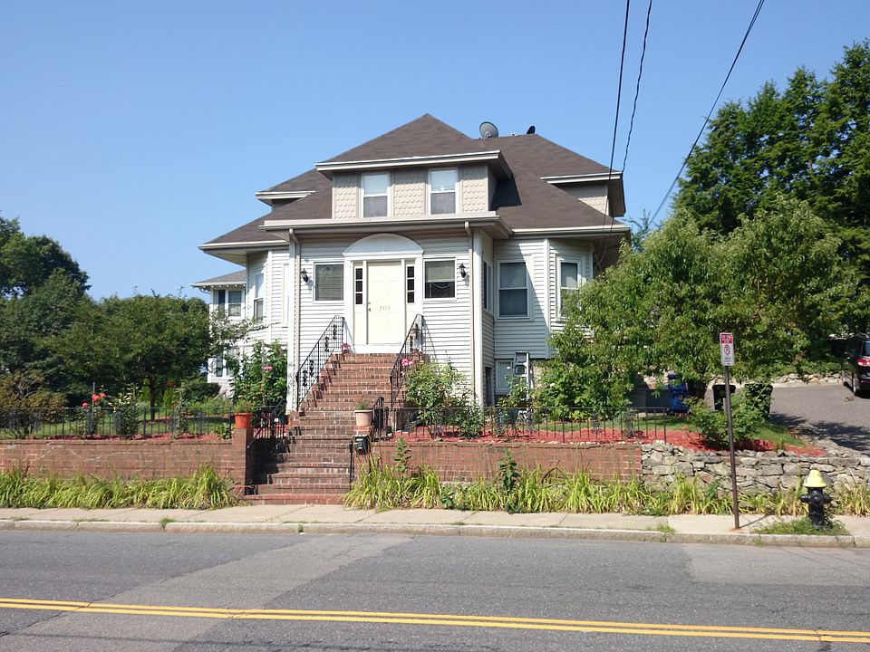 2nd image of 2473 Centre St