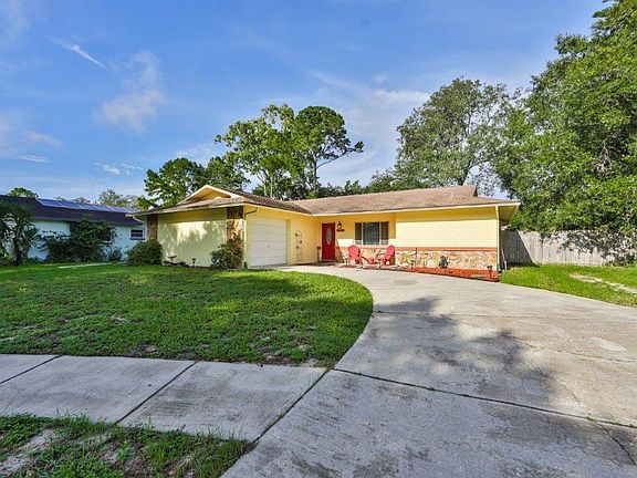 2nd image of 1390 Crescent Ct