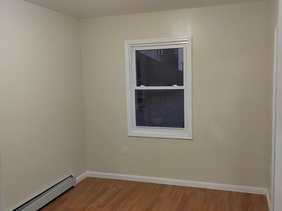 3rd image of 8722 144th St Floor 1