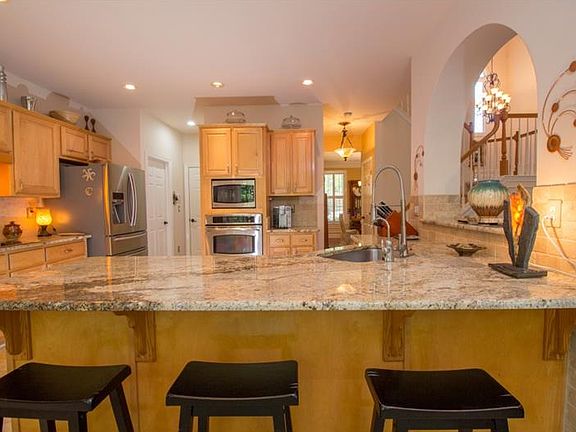 3rd image of 615 Bluff Oak Ct