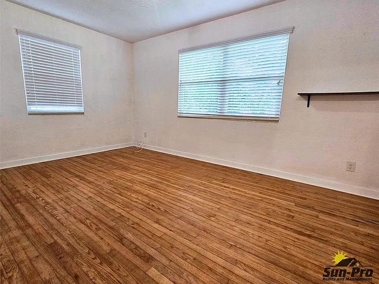 475 Riverside Dr — Photo 24