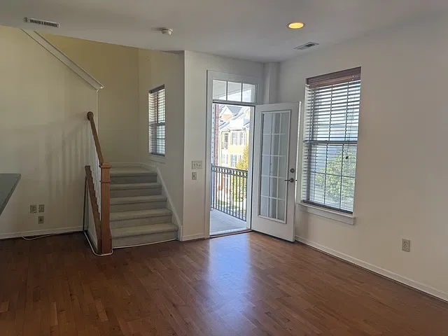 3 bed, 2299 sqft, $3,500 — Photo 3