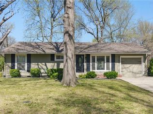 7724 Colonial Dr, Prairie Village, KS 66208