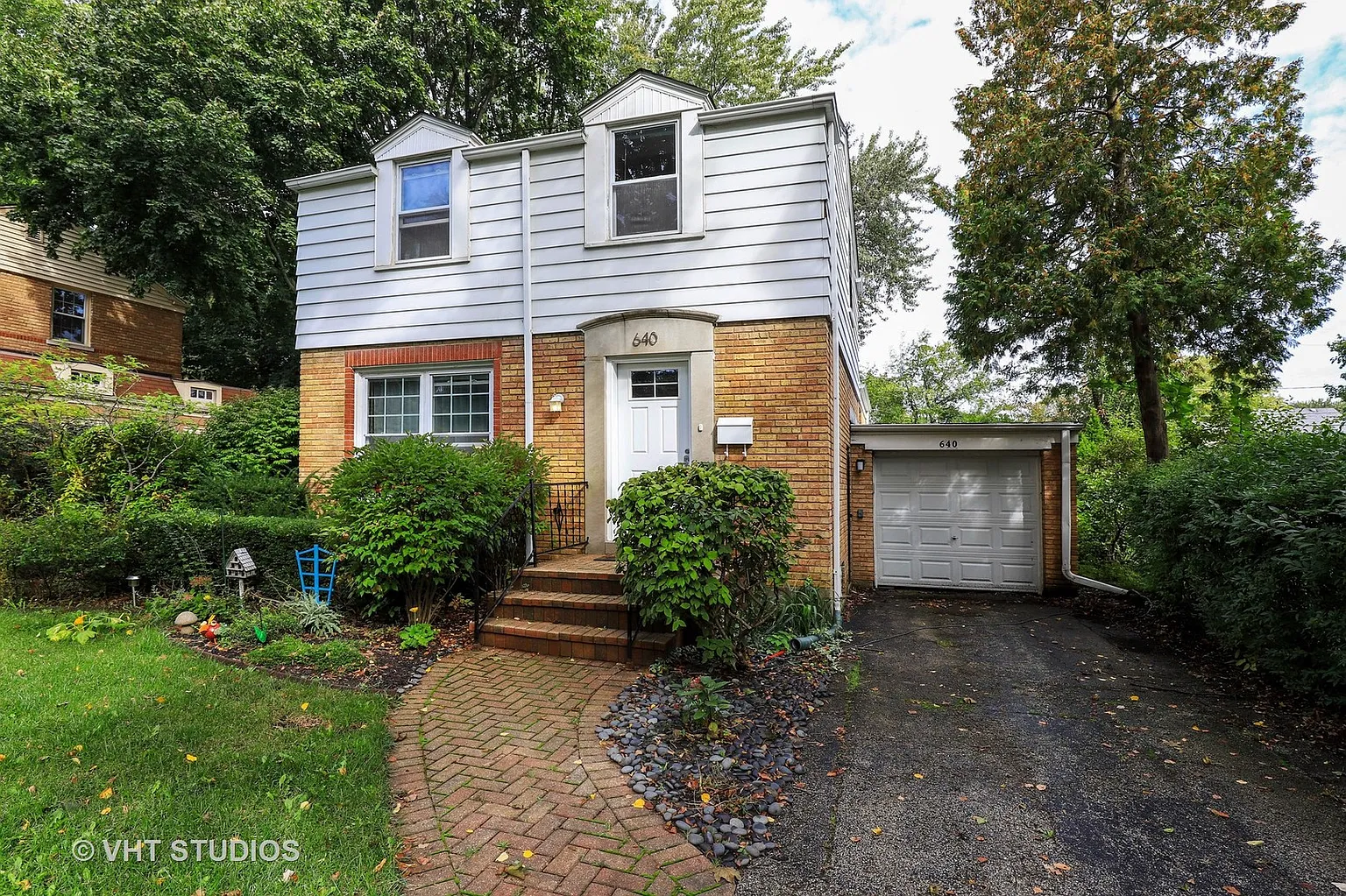640 E Lincoln Ave photo 1