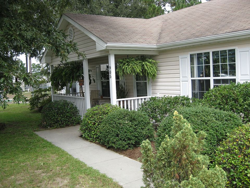 Lovely home in desirable neighborhood!