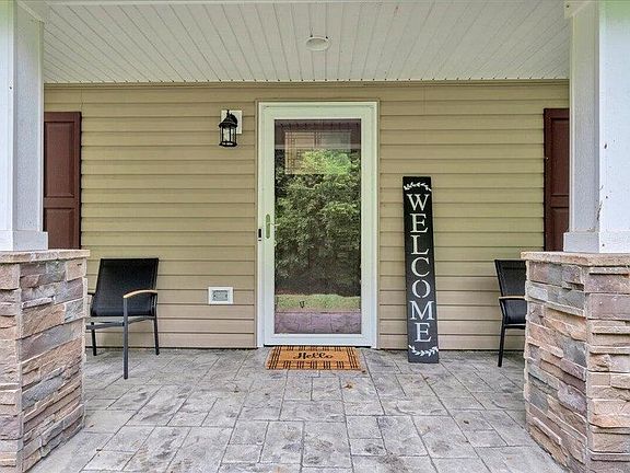 4th image of 2126 Brookside Ln SE