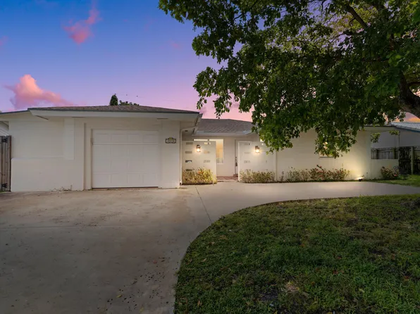 2270 NE 2nd Avenue, Boca Raton, FL 33431