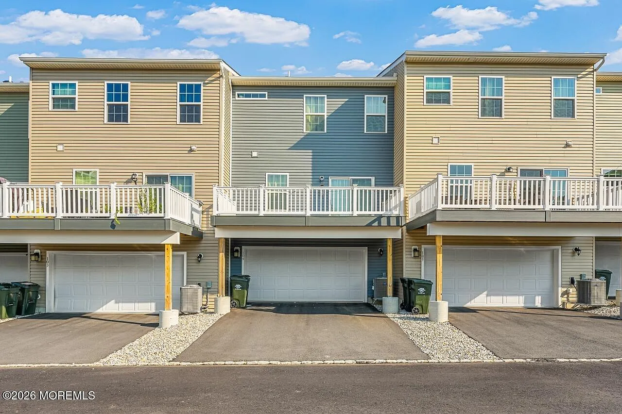 3 bed, 4.0 bath, 1911 sqft, $3,800 — Photo 3