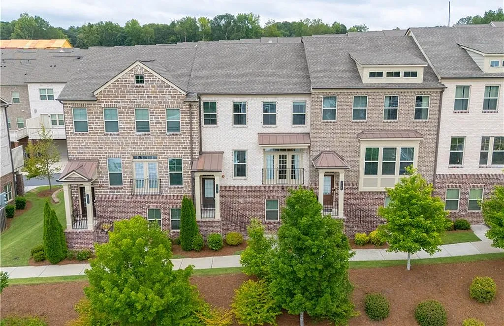 3 bed, 3.5 bath, 2256 sqft, $2,900 — Photo 2