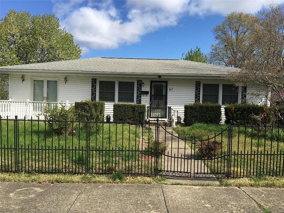 1st image of 613 W Walnut St