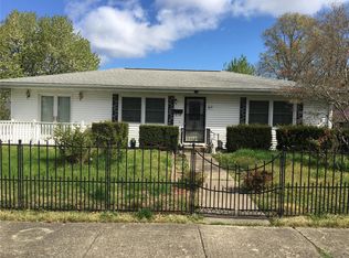 613 W Walnut St, Nashville, IL 62263